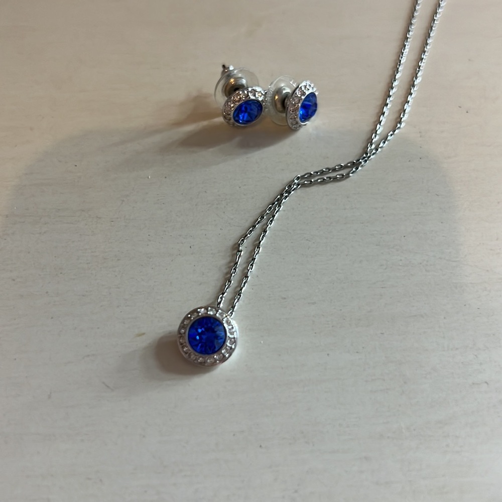 Swarovski blue sapphire earrings and necklace set - Picture 2 of 4